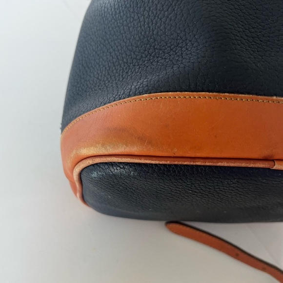 Vintage Dooney & Bourke Navy Blue & Tan Pebbled Leather Drawstring Bucket Bag - Picture 9 of 16